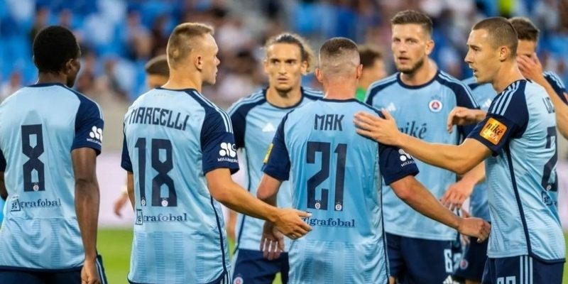 Iberia 1999 vs Slovan Bratislava có lần đầu so tài